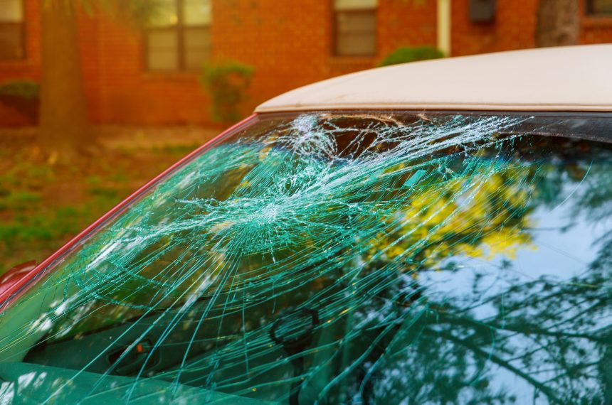 Top Tips for Filing an Insurance Claim for Cracked Windshield